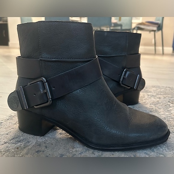 Vince Camuto Shoes - 👢Vince Camuto boots, size 7.5M